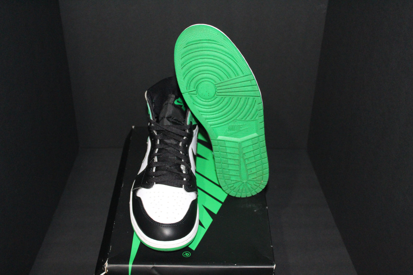 Size 10 - Air Jordan 1 Retro High OG “Lucky Green” *VNDS*