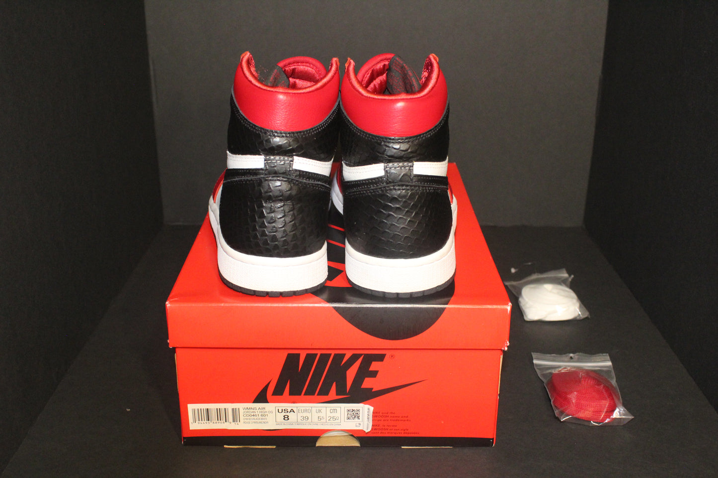 Jordan 1 Retro High “Satin Snake Chicago” (Women’s)*VNDS*